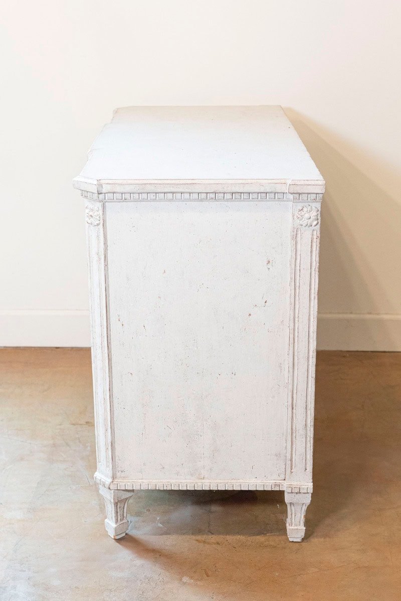 Swedish Painted Breakfront Three-Drawer Commode with Dentil Molding, circa 1880 - JAA