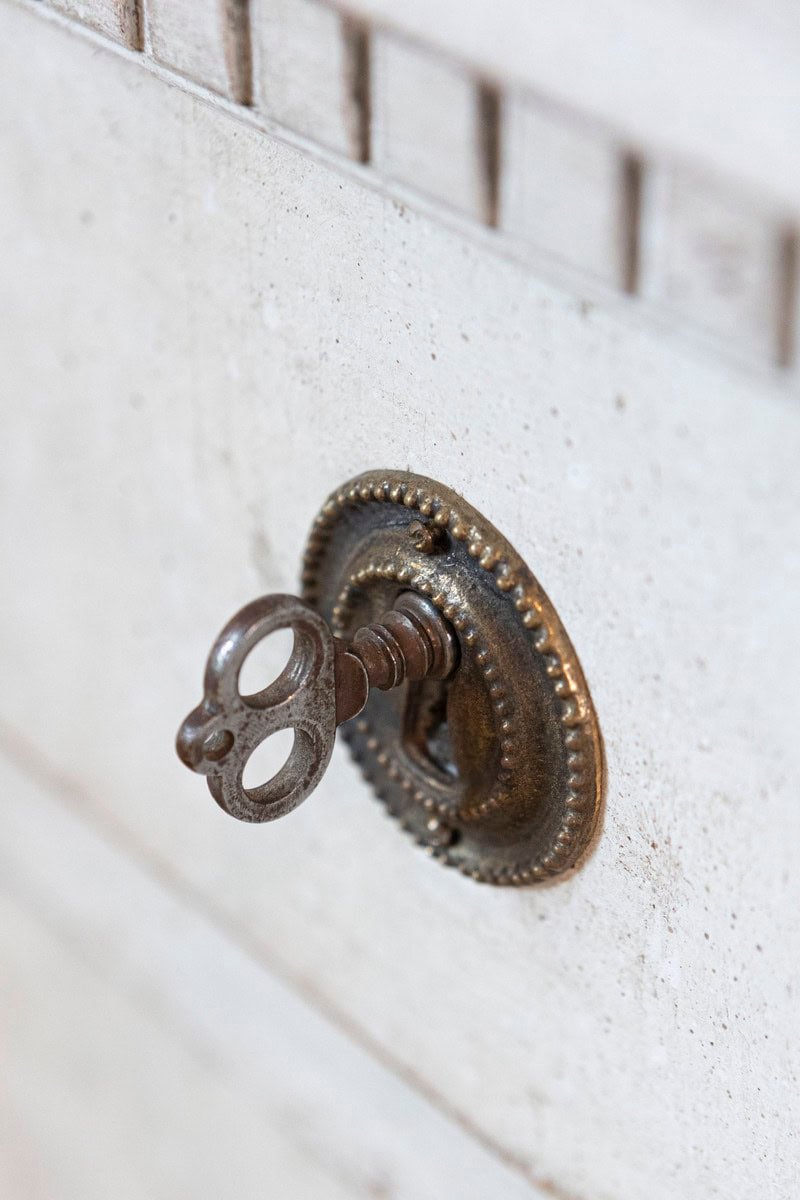 Swedish Painted Breakfront Three-Drawer Commode with Dentil Molding, circa 1880 - JAA