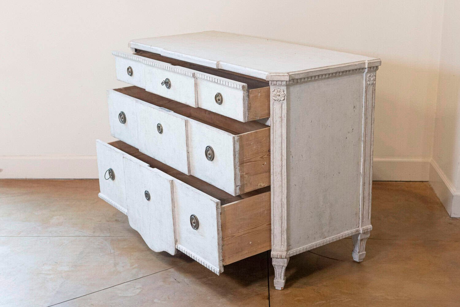 Swedish Painted Breakfront Three-Drawer Commode with Dentil Molding, circa 1880 - JAA
