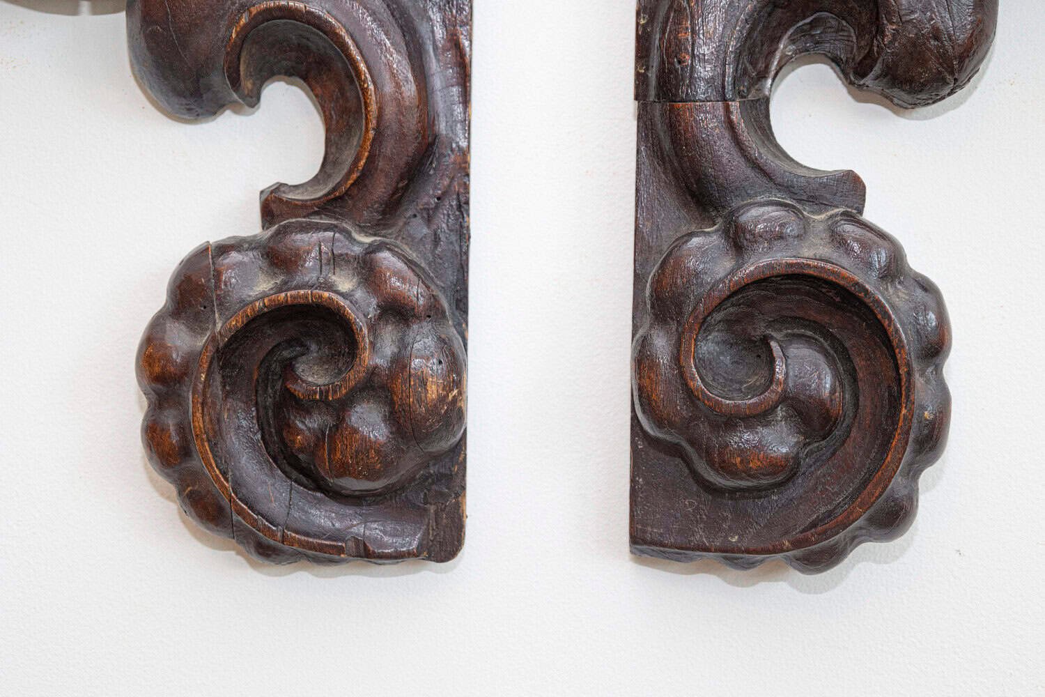 Pair of French Louis XIV Period 1690s Carved Cherub Appliques from Strasbourg - JAA