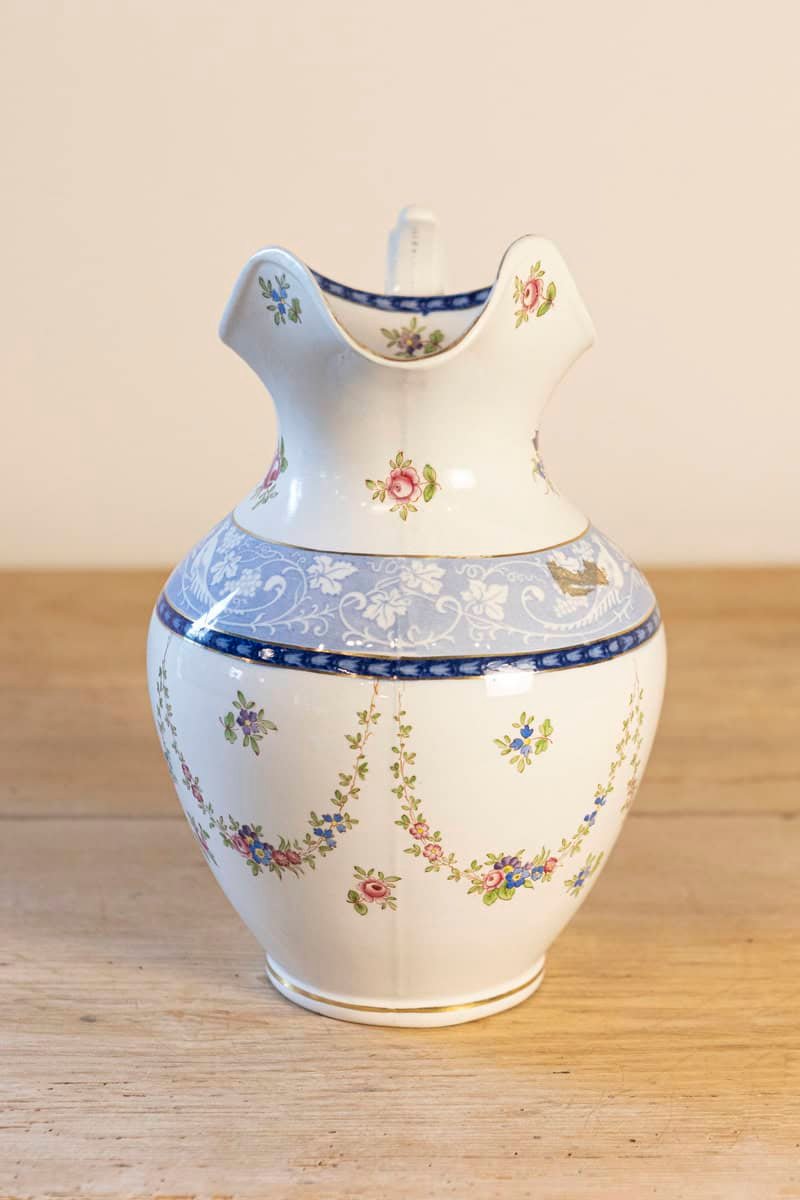 English Early 20th Century Booth's China Pitcher with Pink Roses and Blue and White Pheasants - JAA
