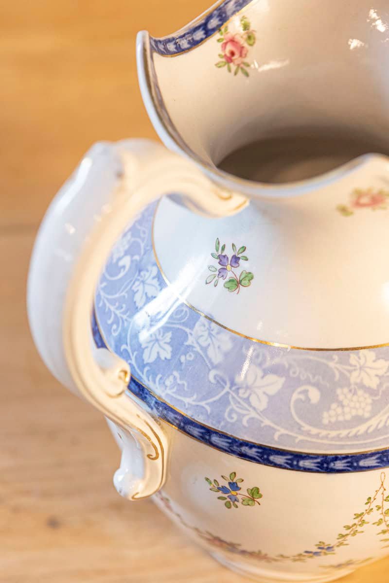 English Early 20th Century Booth's China Pitcher with Pink Roses and Blue and White Pheasants - JAA