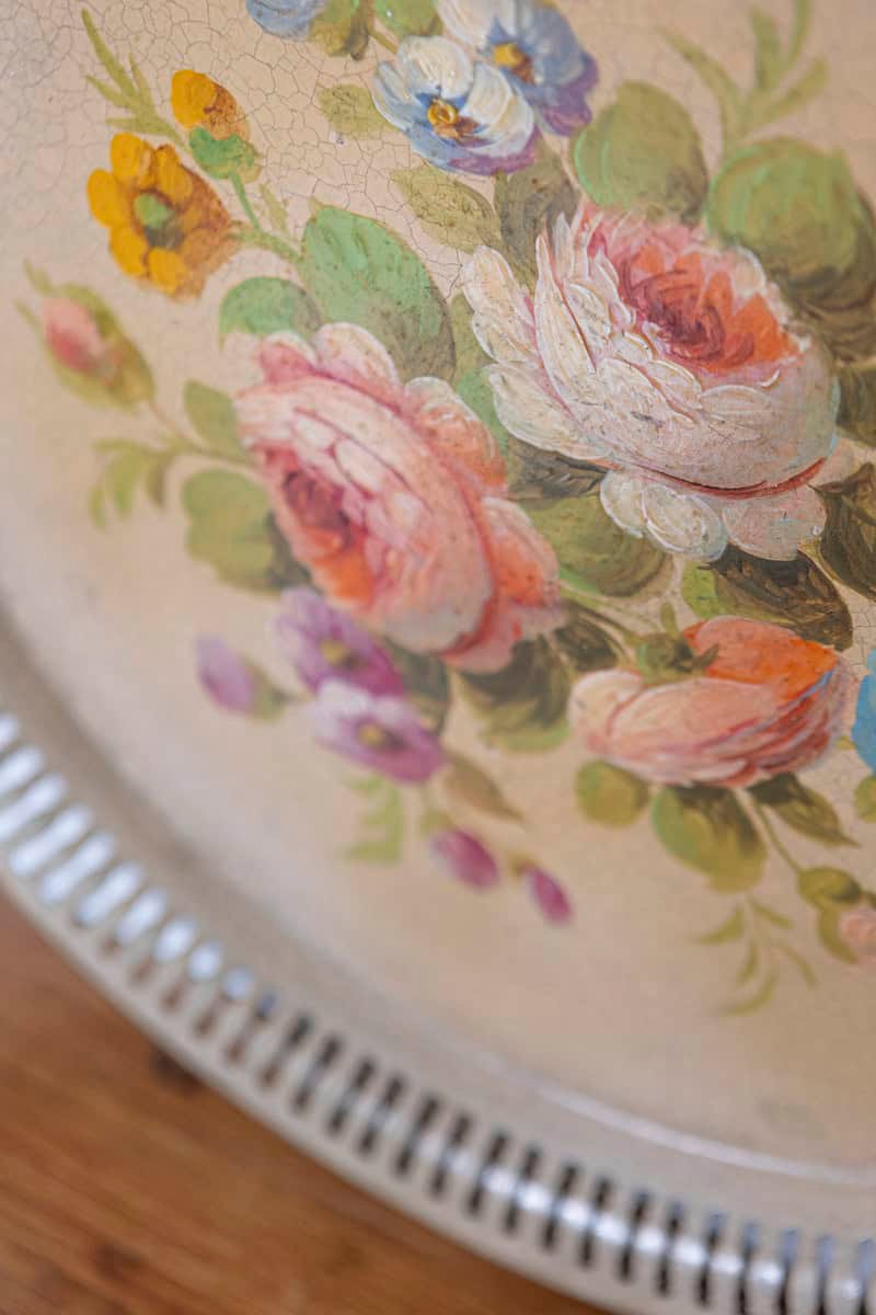 French Early 20th Century Hand-Painted Sheet Metal Tray with Roses on Pale Yellow Ground and Openwork Border - JAA