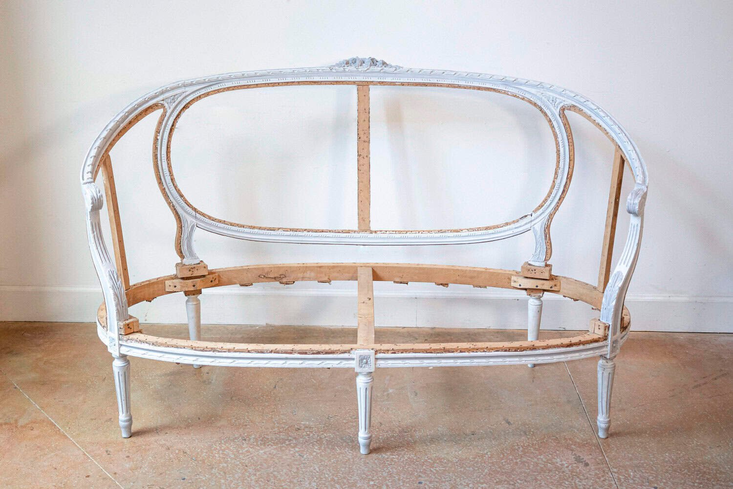 French Louis XVI Style 1900s Light Blue Canapé en Corbeille with Carved Motifs - JAA