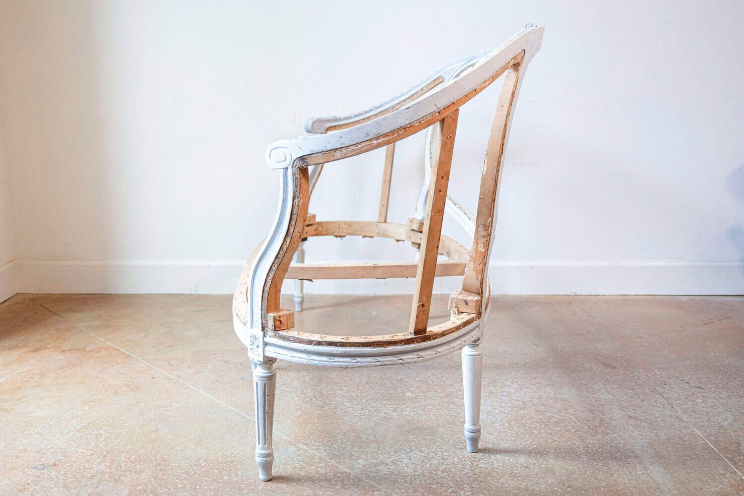 French Louis XVI Style 1900s Light Blue Canapé en Corbeille with Carved Motifs - JAA