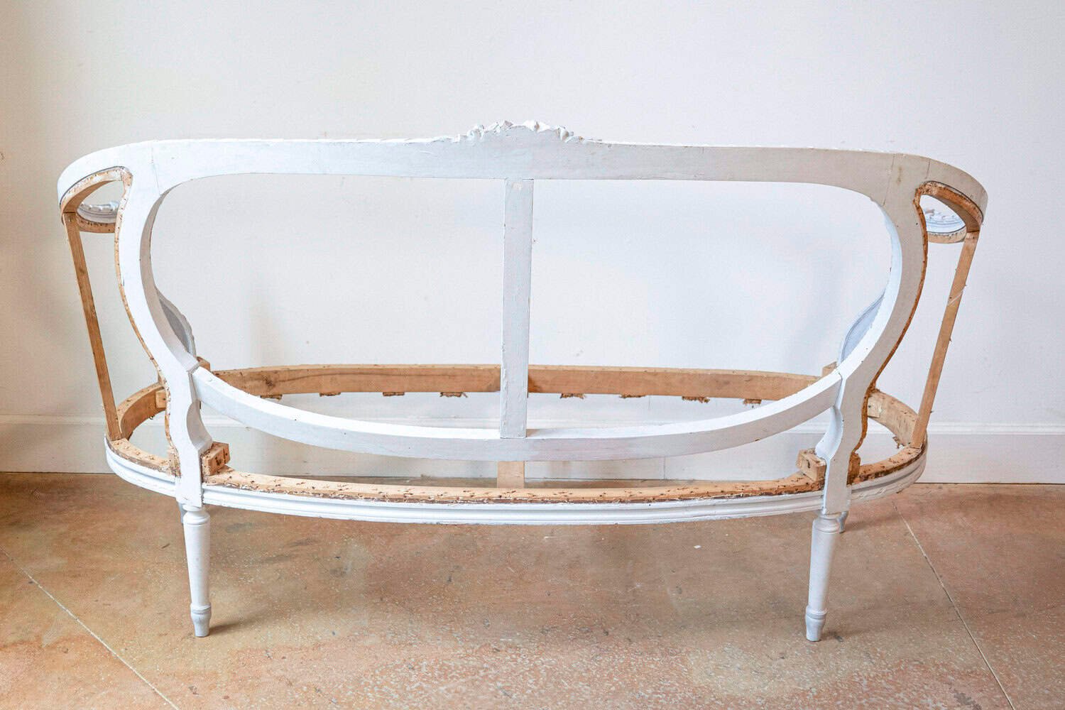 French Louis XVI Style 1900s Light Blue Canapé en Corbeille with Carved Motifs - JAA