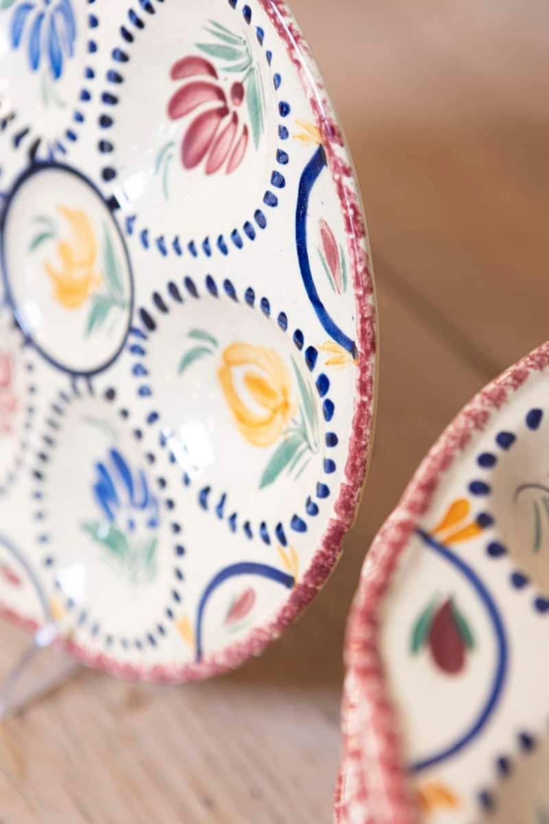 French 19th Century Quimper HB Manufacture Faïence Oyster Plates with Floral Motifs - JAA