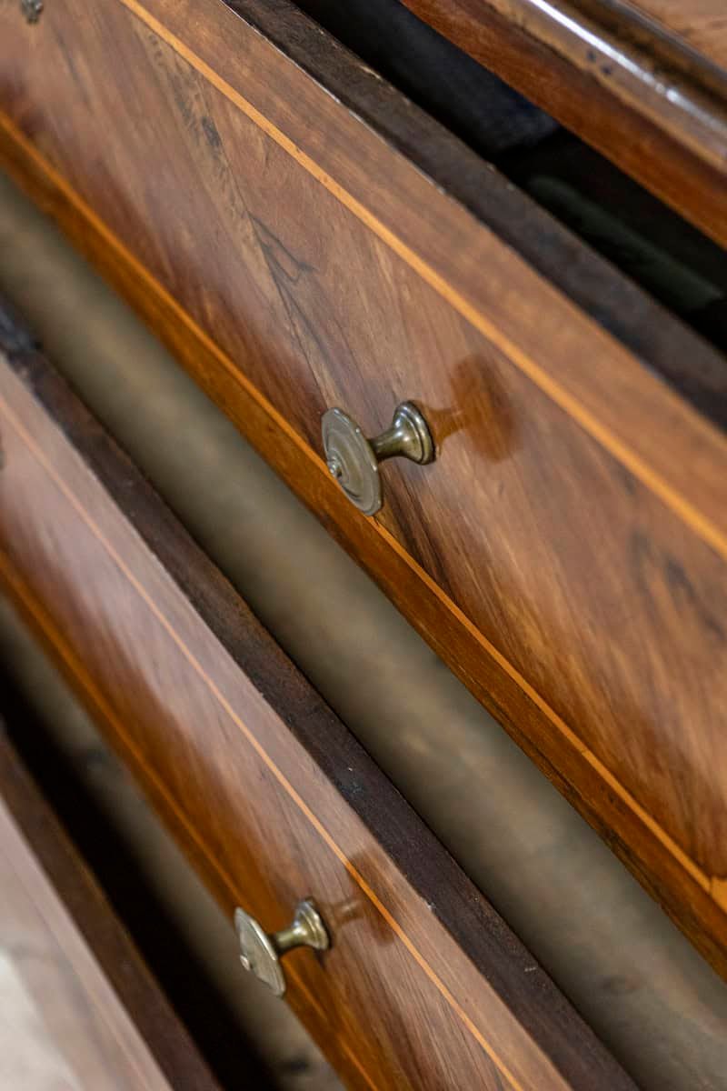 Italian 1690s Walnut and Ash Three-Drawer Commode with Inlaid Décor - JAA