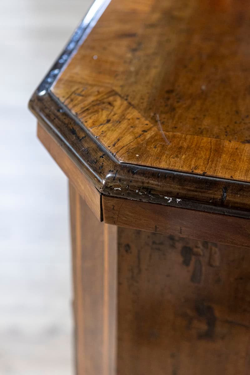 Italian 1690s Walnut and Ash Three-Drawer Commode with Inlaid Décor - JAA