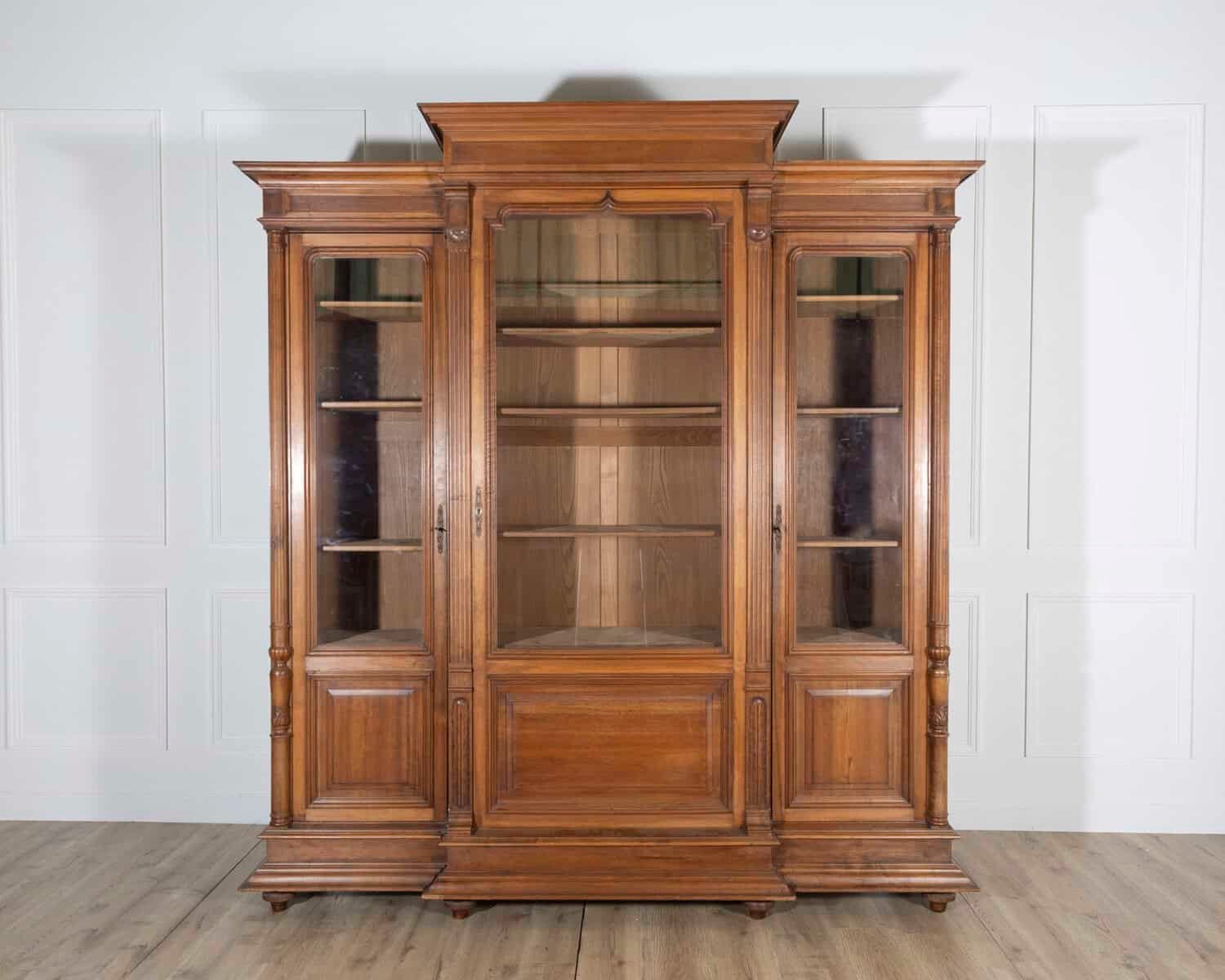 Solid walnut bookcase from the end of the 19th century - JAA