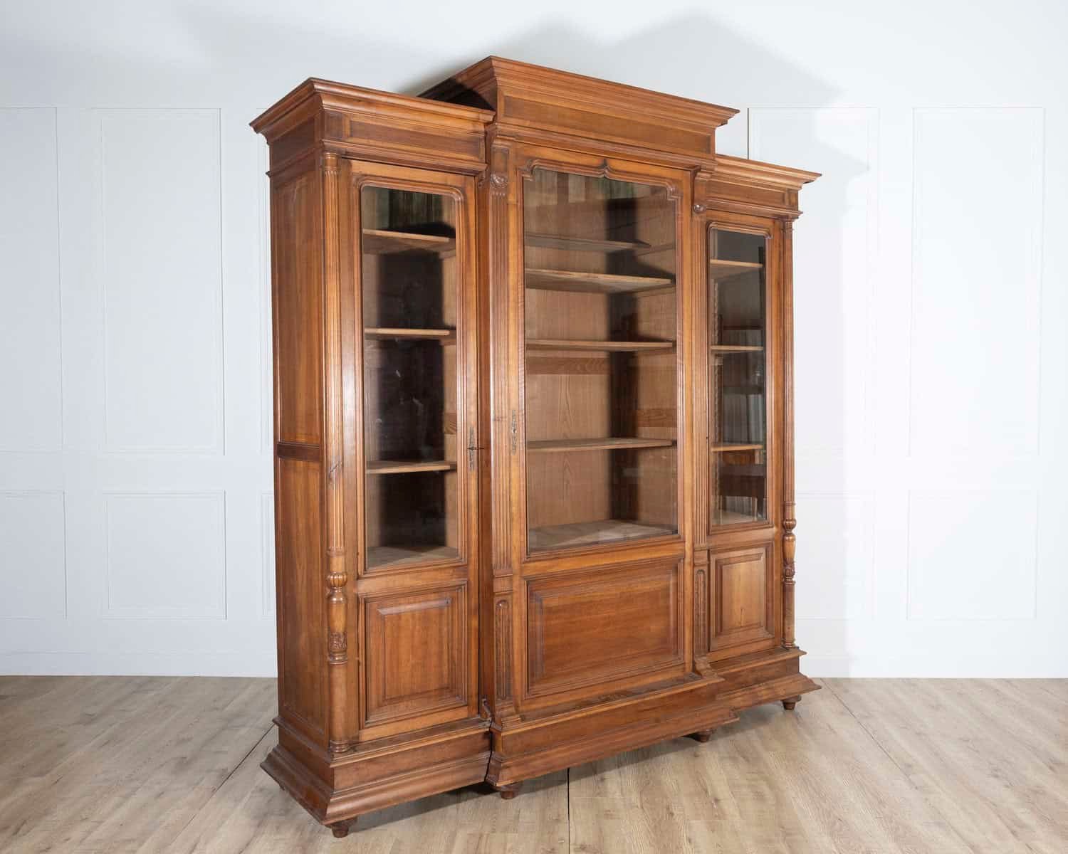 Solid walnut bookcase from the end of the 19th century - JAA