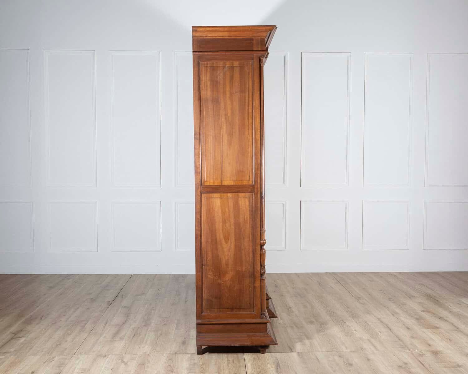 Solid walnut bookcase from the end of the 19th century - JAA