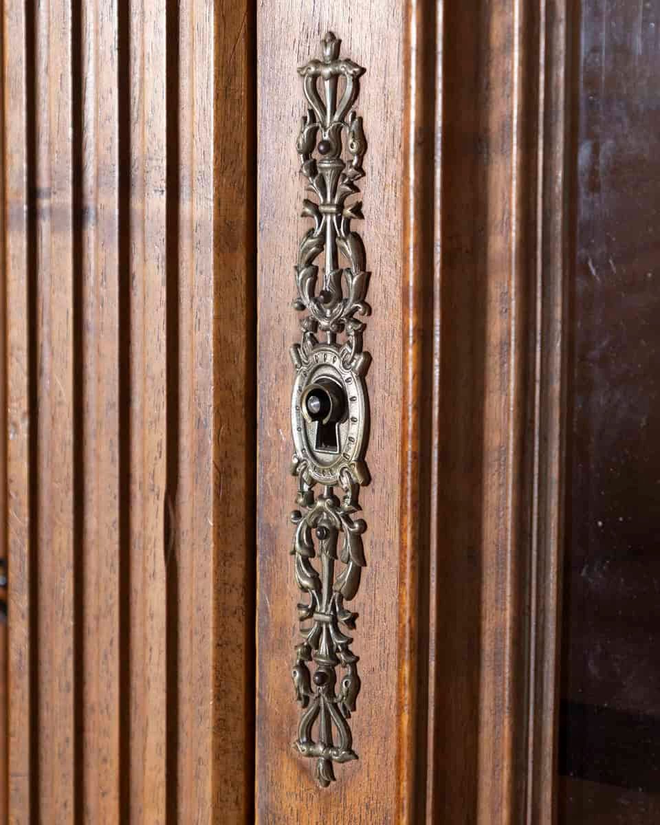 Solid walnut bookcase from the end of the 19th century - JAA