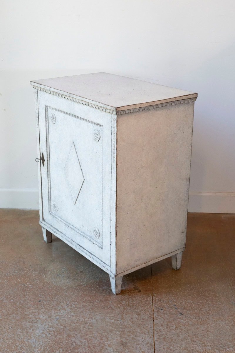 Swedish Gustavian Style 1880s Painted Cabinet with Carved Diamond and Rosettes - JAA