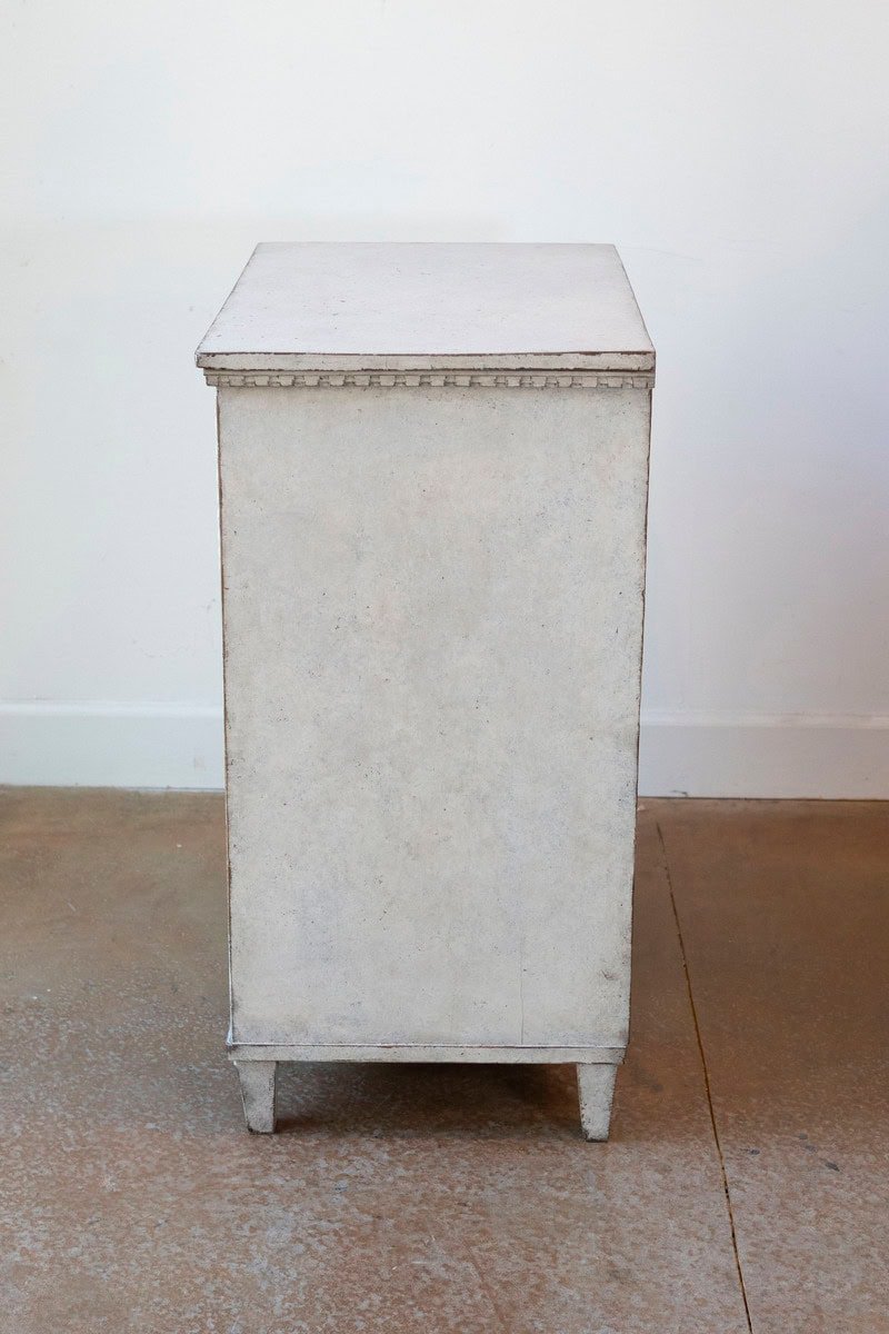 Swedish Gustavian Style 1880s Painted Cabinet with Carved Diamond and Rosettes - JAA