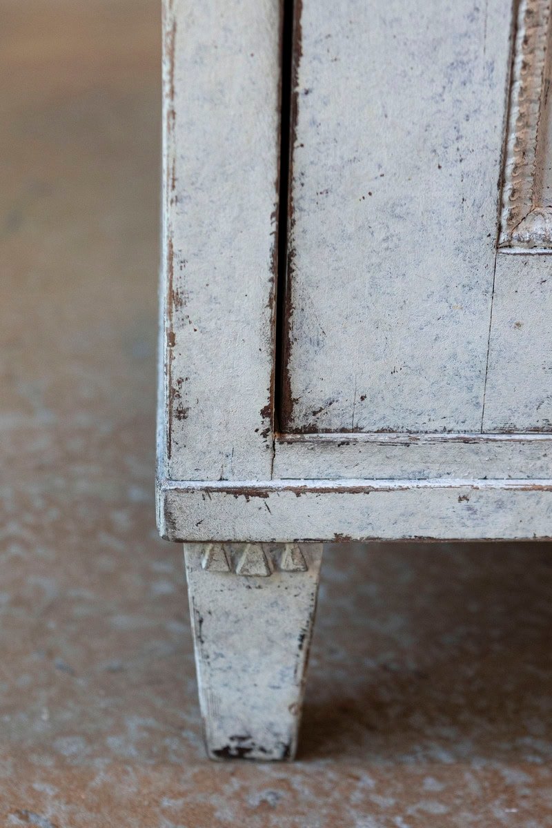 Swedish Gustavian Style 1880s Painted Cabinet with Carved Diamond and Rosettes - JAA