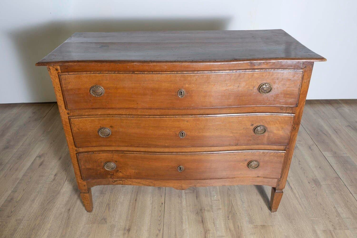 Italian 1820s Serpentine Front Walnut Commode with Three Drawers - JAA