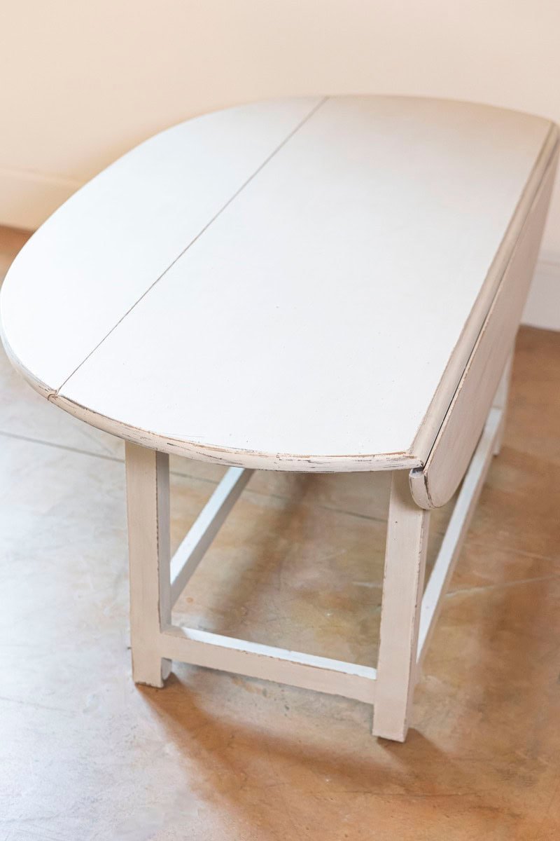 Swedish 20th Century Round Drop Leaf Coffee Table - JAA