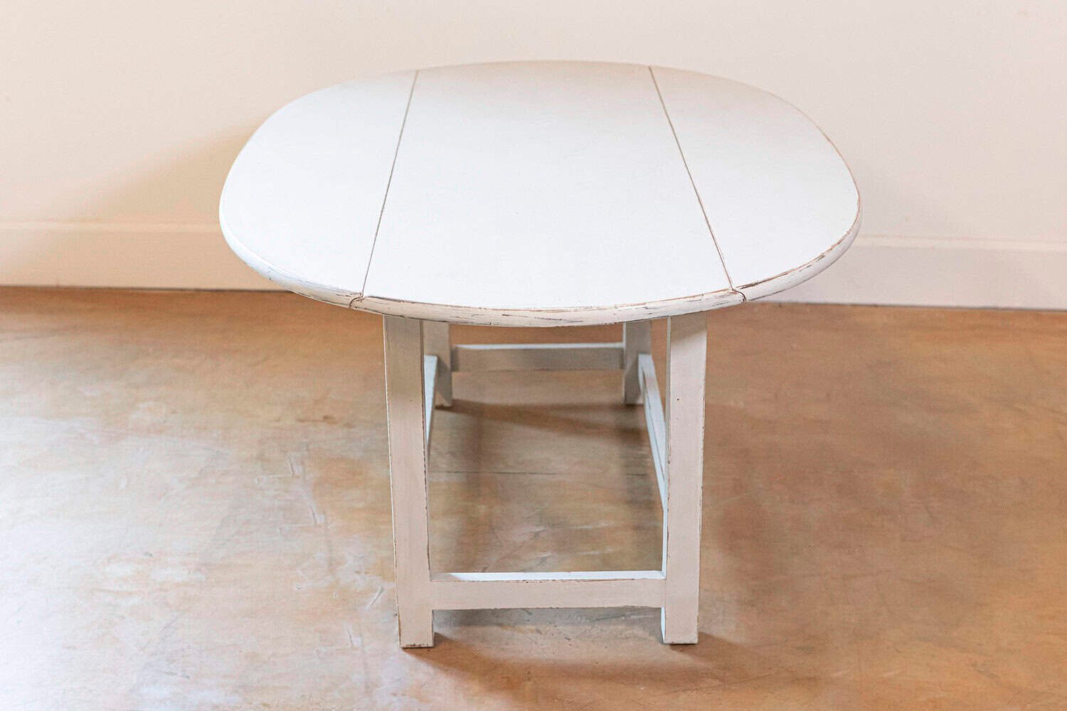 Swedish 20th Century Round Drop Leaf Coffee Table - JAA