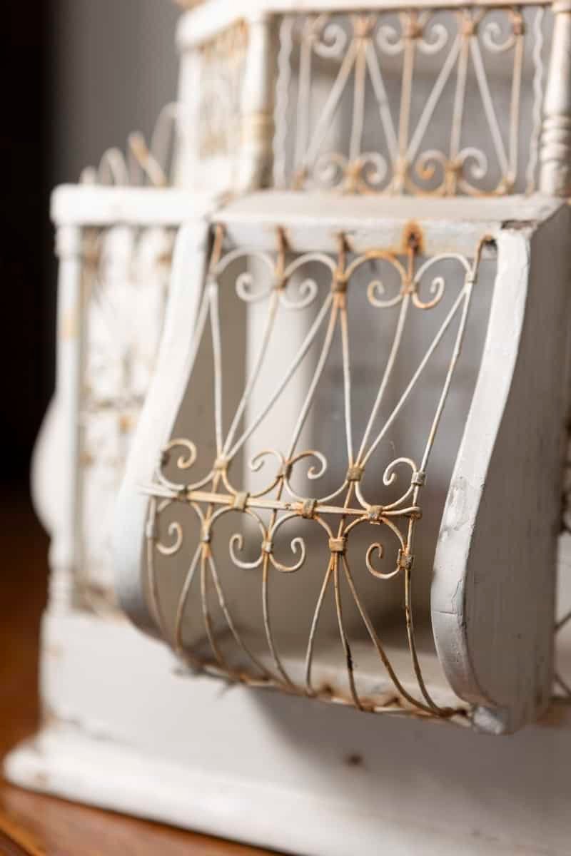 Early 20th-Century French White Wrought Iron Birdcage with Dome Top - JAA