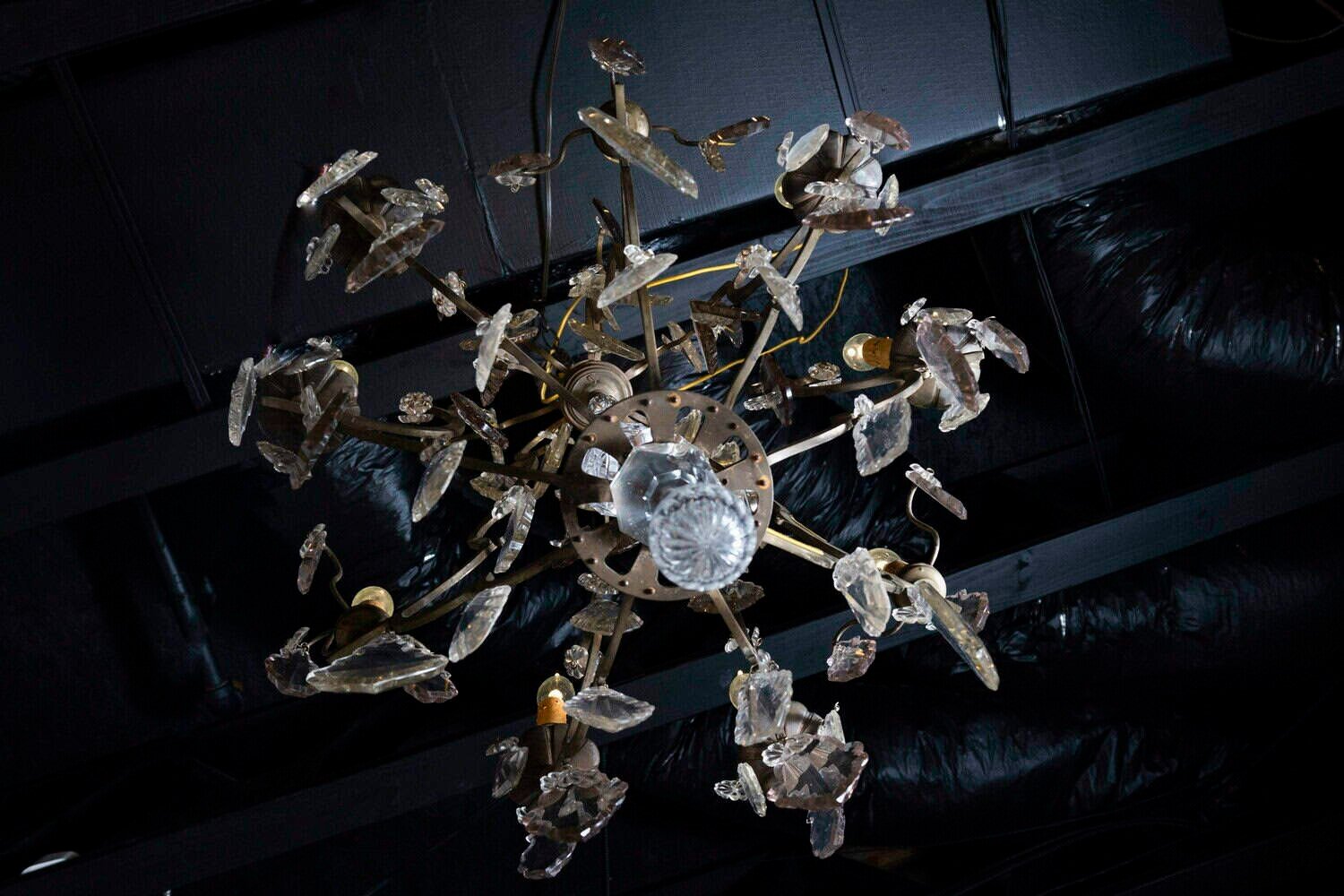 French Louis-Philippe Period 1840s Eight-Light Crystal Chandelier with Finial - JAA