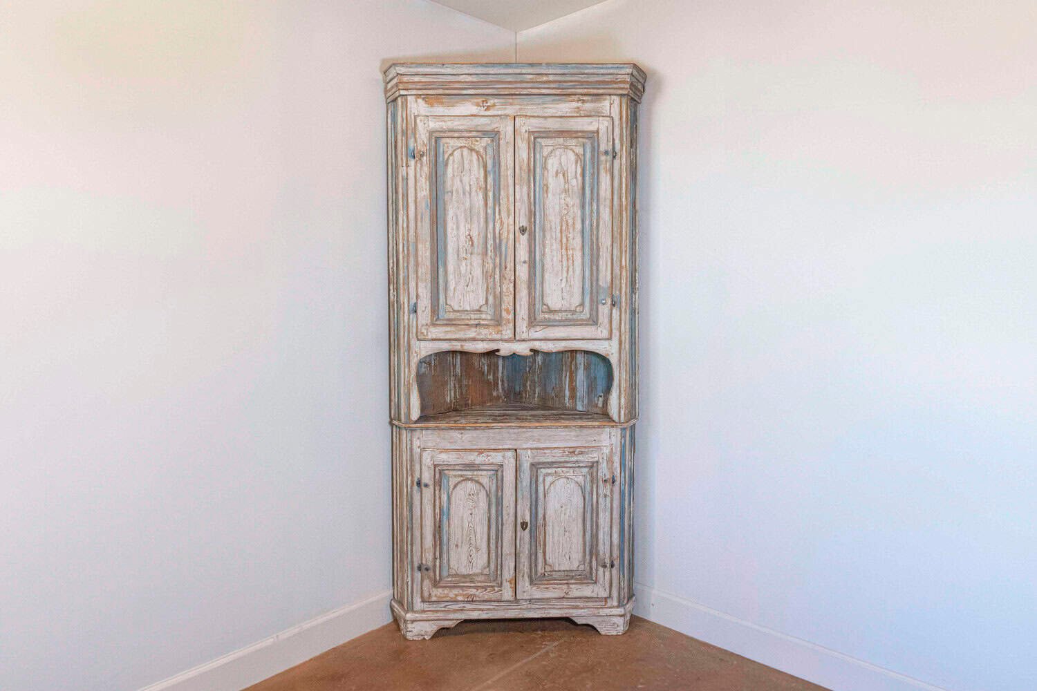 Swedish Gustavian Period 1800s Corner Cabinet with Carved Doors and Open Shelf - JAA