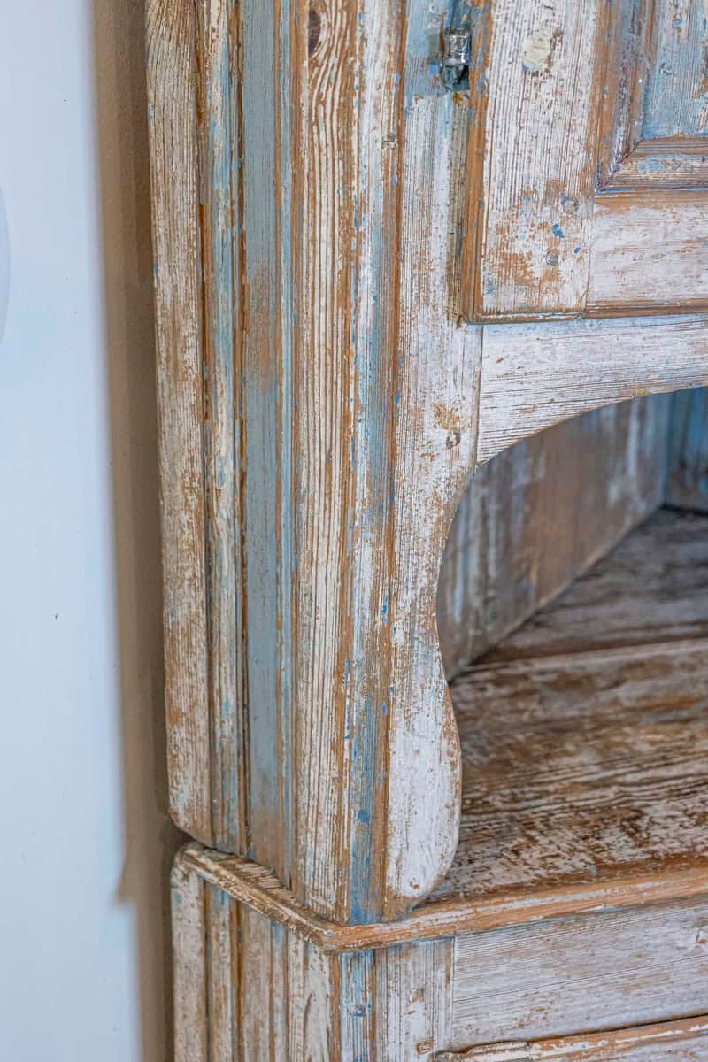Swedish Gustavian Period 1800s Corner Cabinet with Carved Doors and Open Shelf - JAA