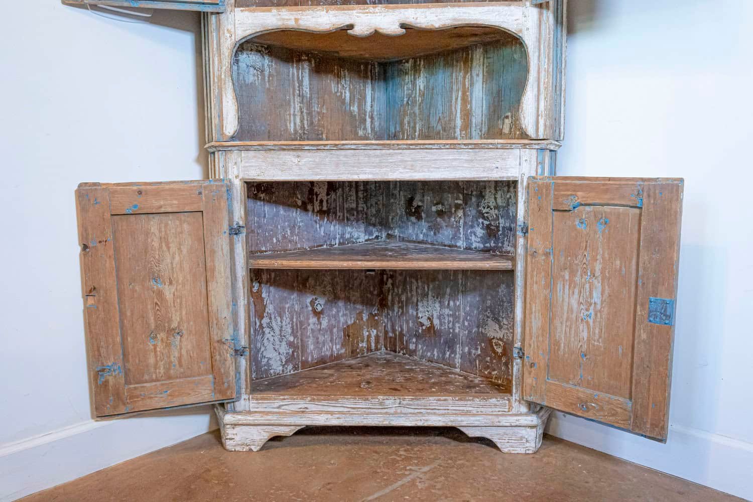 Swedish Gustavian Period 1800s Corner Cabinet with Carved Doors and Open Shelf - JAA