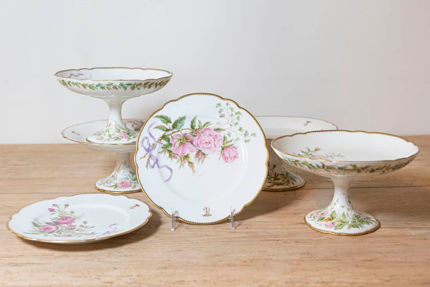 English 20th Century Porcelain Compote with Pink Flowers, Purple Ribbons and Gilt Trim - JAA