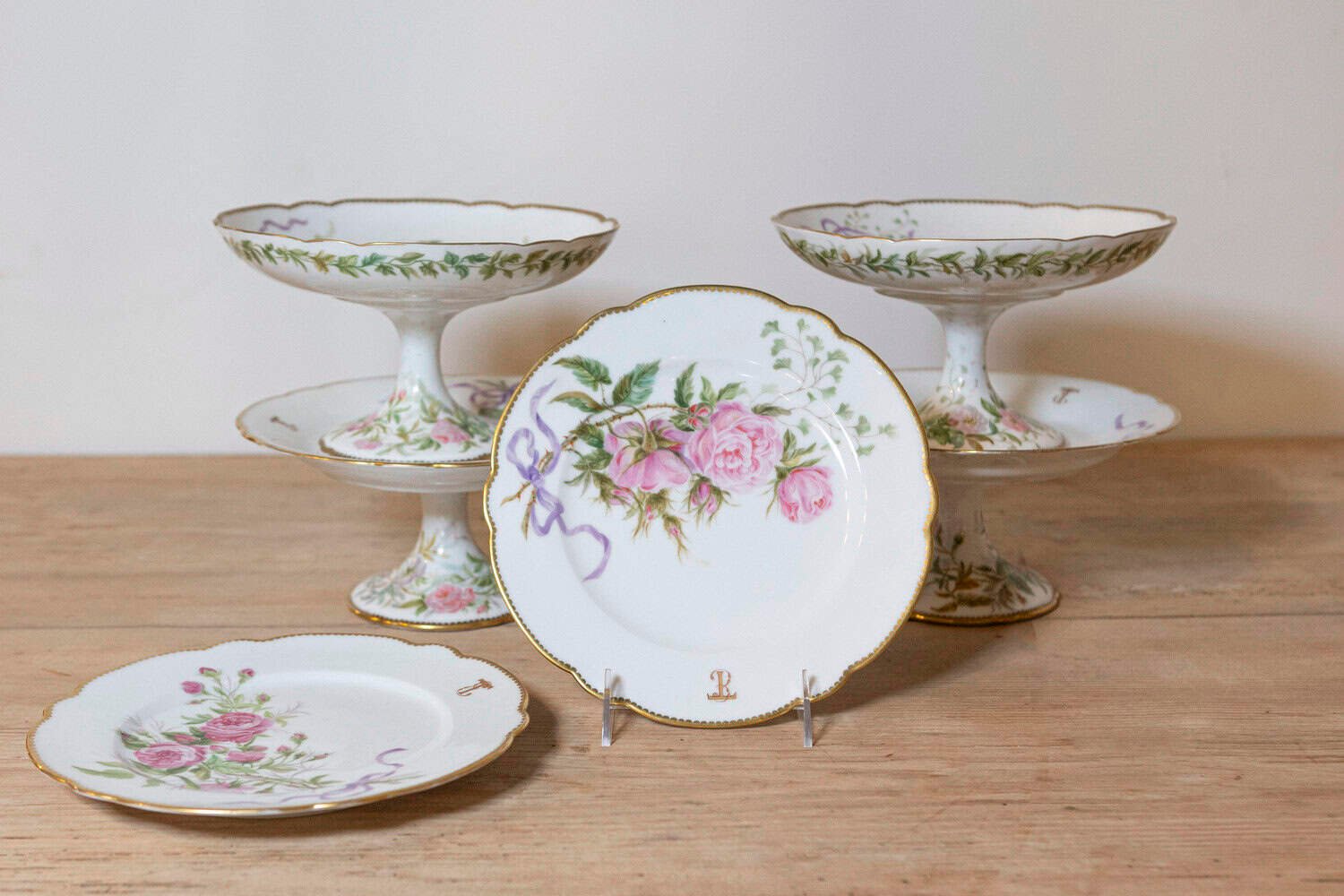 English 20th Century Porcelain Compote with Pink Flowers, Purple Ribbons and Gilt Trim - JAA