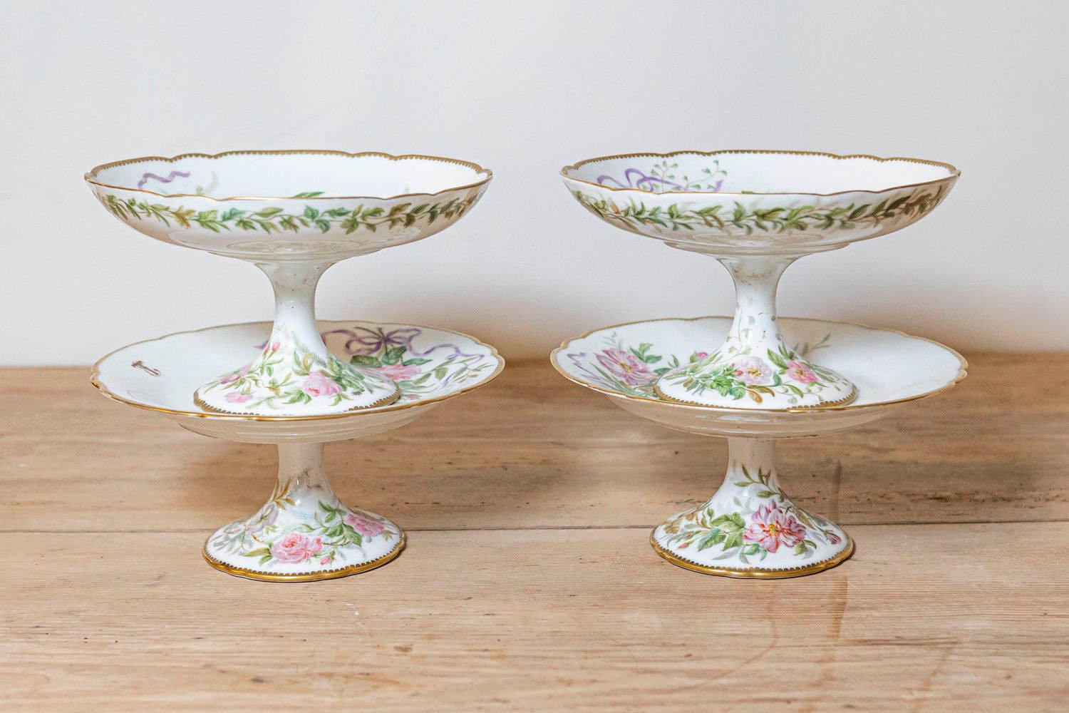 English 20th Century Porcelain Compote with Pink Flowers, Purple Ribbons and Gilt Trim - JAA