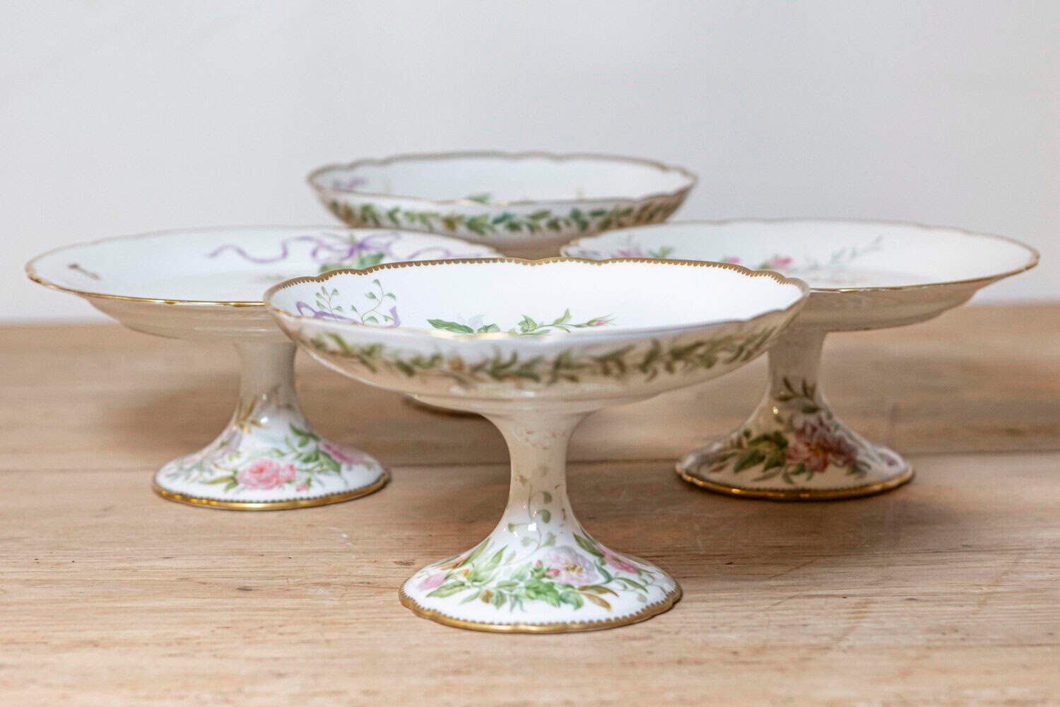 English 20th Century Porcelain Compote with Pink Flowers, Purple Ribbons and Gilt Trim - JAA