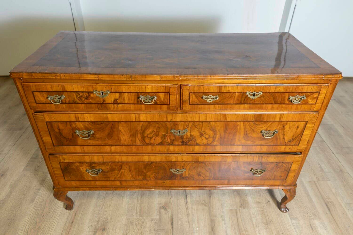 18th Century Venetian Walnut ad Mahogany Commode with Bookmatched Veneer - JAA