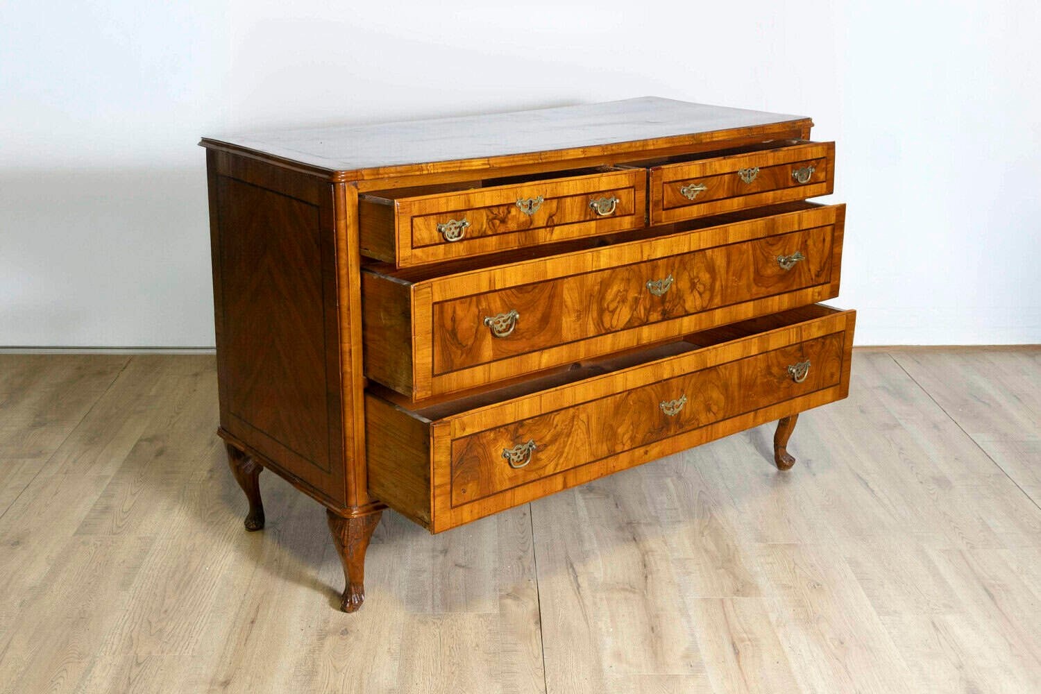 18th Century Venetian Walnut ad Mahogany Commode with Bookmatched Veneer - JAA
