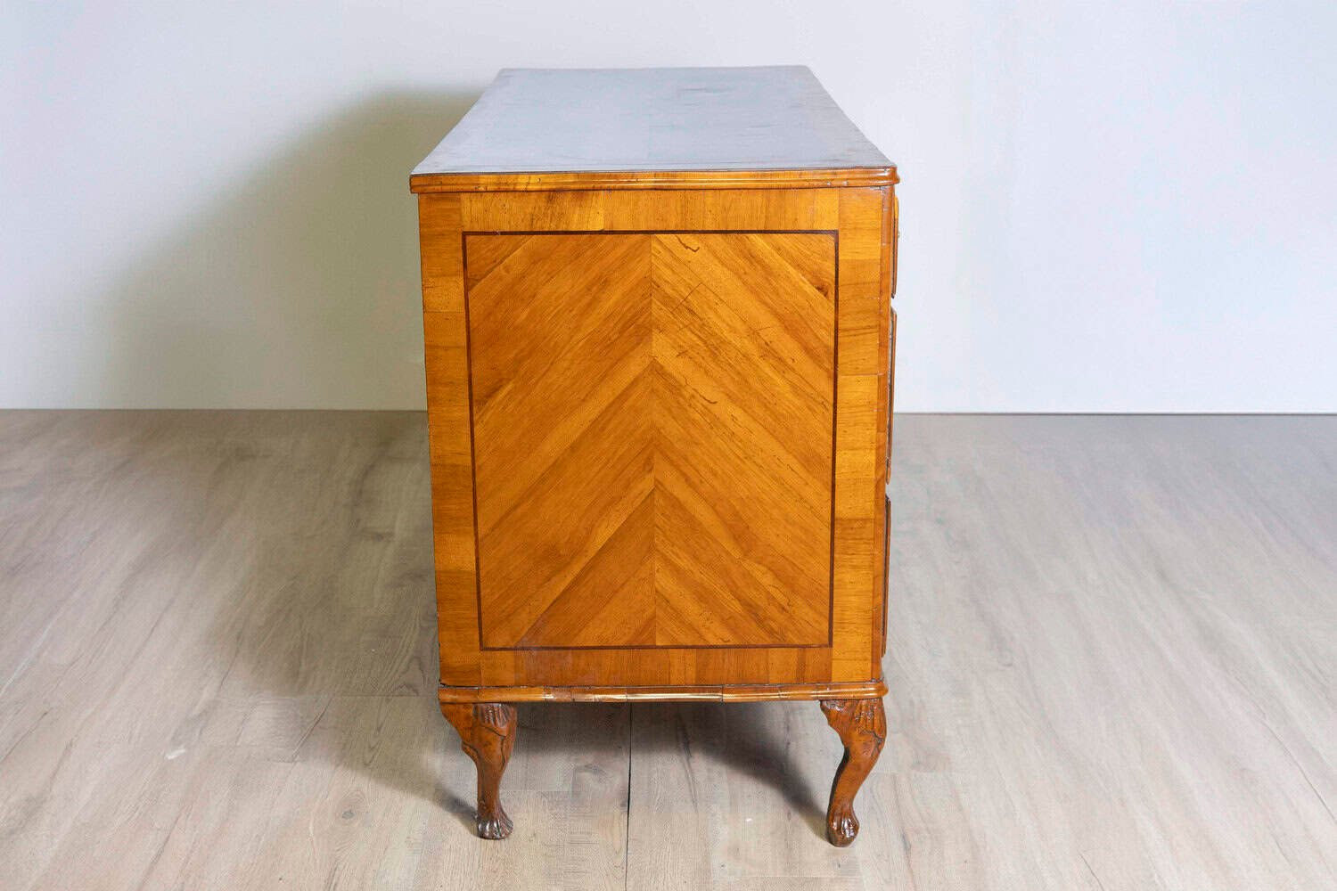 18th Century Venetian Walnut ad Mahogany Commode with Bookmatched Veneer - JAA