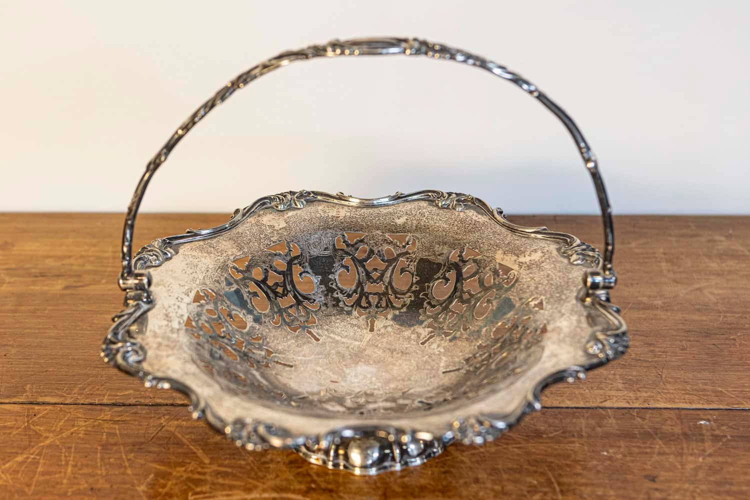 English Victorian Late 19th Century Melvin Pratt Silver Cake Basket with Handle - JAA