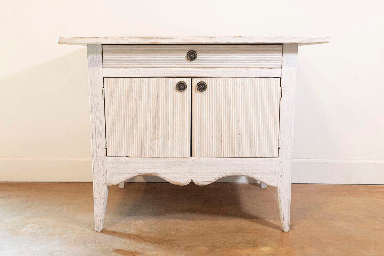 Swedish Gustavian Style 19th Century Painted Sideboard with Reeded Motifs - JAA