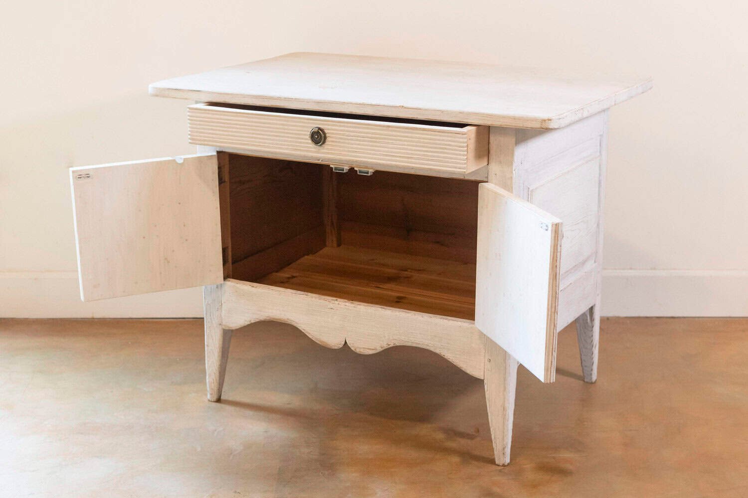 Swedish Gustavian Style 19th Century Painted Sideboard with Reeded Motifs - JAA