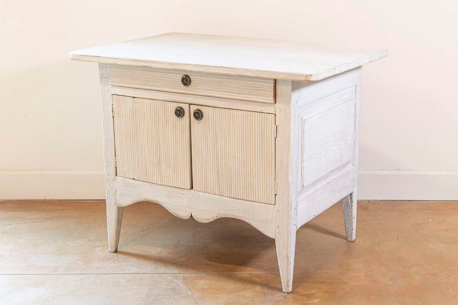 Swedish Gustavian Style 19th Century Painted Sideboard with Reeded Motifs - JAA