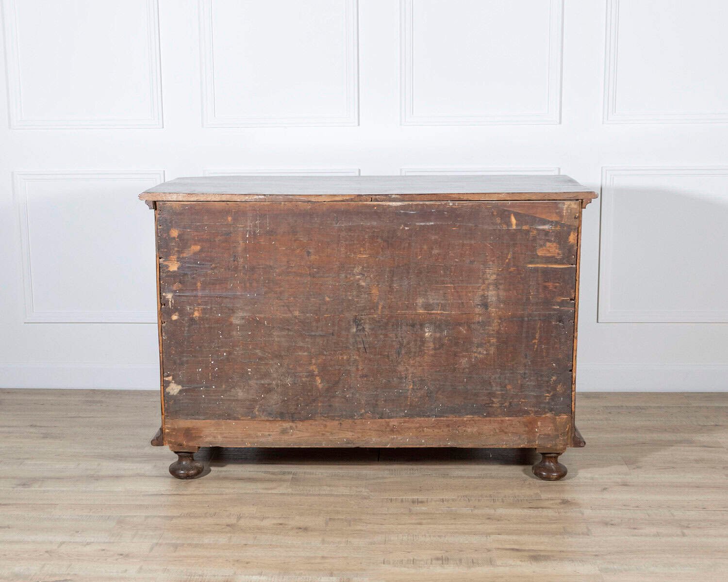 17th-Century Italian Walnut Commode with Moulded Front - JAA