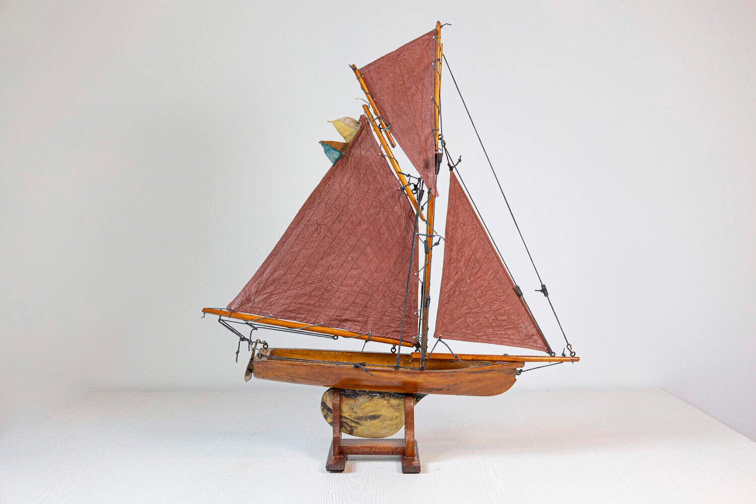 English 1920s George V Period Gaff Cutter Pond Yacht with Red Sails - JAA