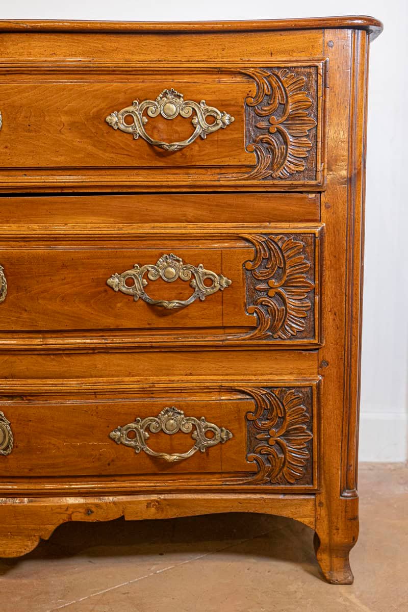 French Louis XV Period 1730s Walnut Three-Drawer Commode from Lyon with Foliage - JAA