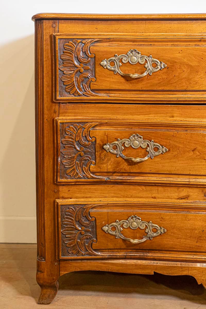 French Louis XV Period 1730s Walnut Three-Drawer Commode from Lyon with Foliage - JAA