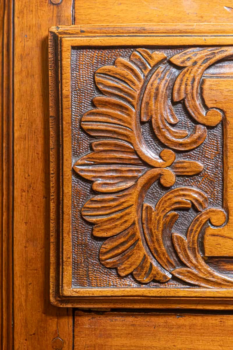 French Louis XV Period 1730s Walnut Three-Drawer Commode from Lyon with Foliage - JAA