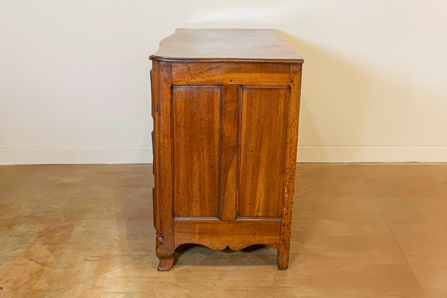 French Louis XV Period 1730s Walnut Three-Drawer Commode from Lyon with Foliage - JAA