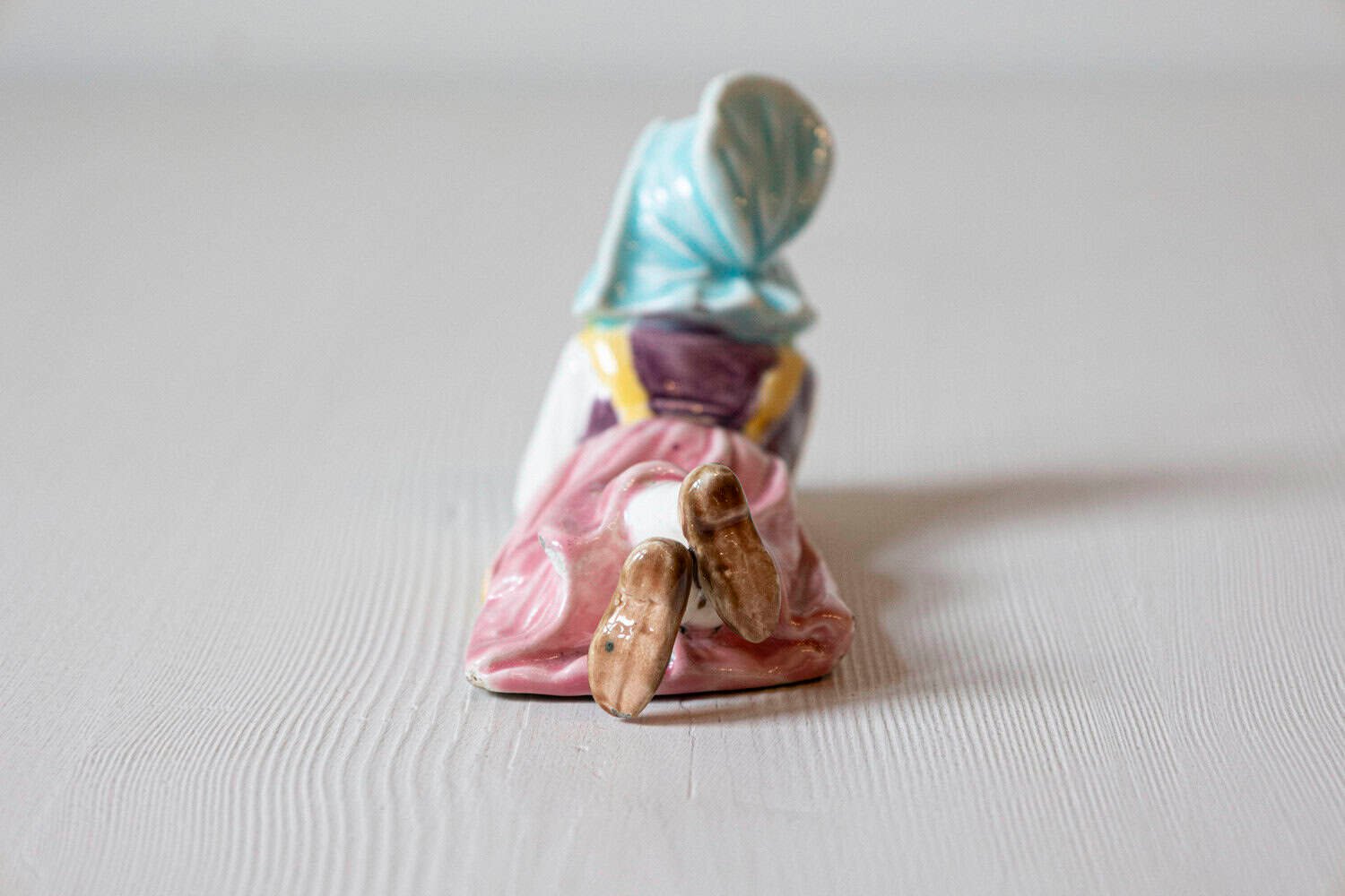 English 20th Century Petite Porcelain Figurine of a Young Girl Laying on the Ground - JAA