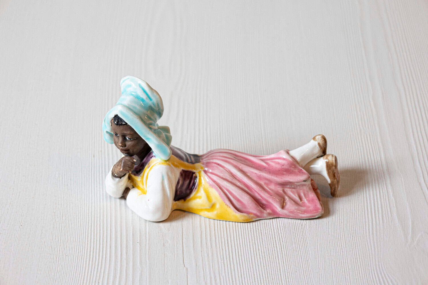 English 20th Century Petite Porcelain Figurine of a Young Girl Laying on the Ground - JAA