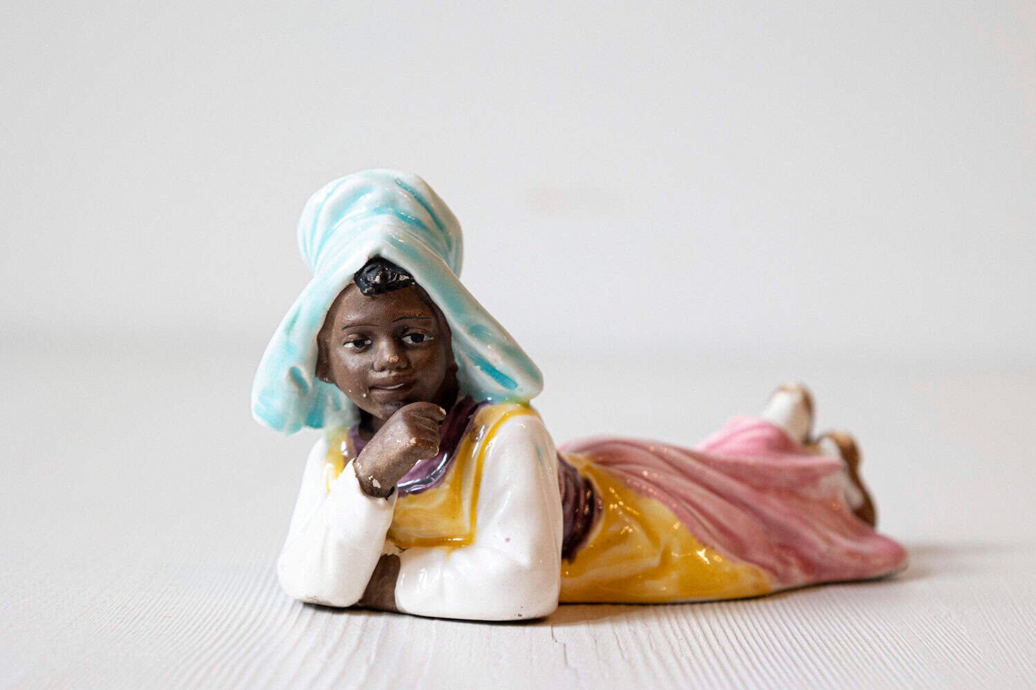 English 20th Century Petite Porcelain Figurine of a Young Girl Laying on the Ground - JAA