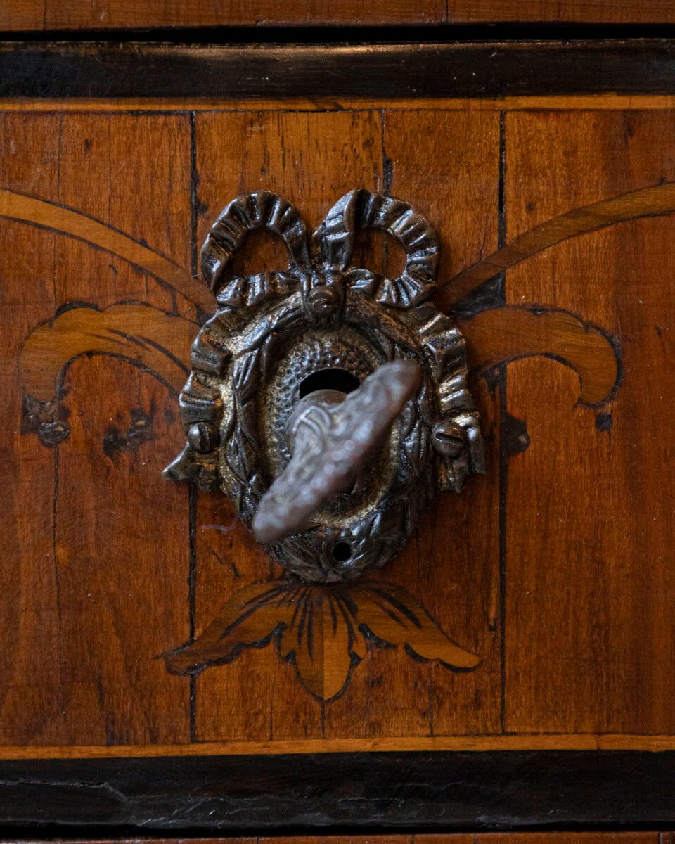 Italian Louis XVI Walnut Marquetry Chest, Late 18th Century - JAA