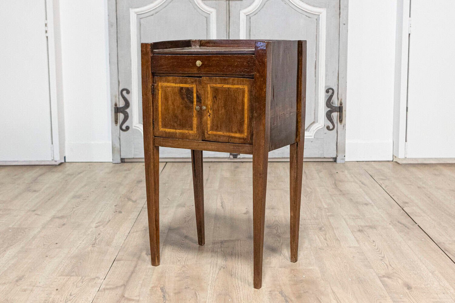Italian 19th Century Walnut Nightstand Table with Ash Inlaid Banding - JAA